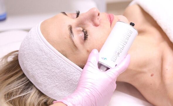 Endospheric facial skin therapy for a rejuvenating effect
